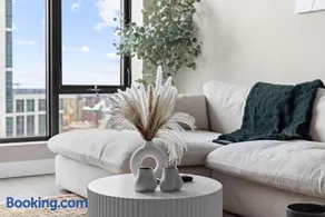 What a gem City views and a rooftop pool await - Image 2