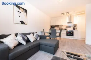 BEST PRICE - Superb Southampton City Apartments, Single Beds or King Size & Sofabed - AMAZING location close to MAYFLOWER THEATRE FREE PARKING - Image 2