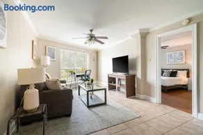 Landing at The Hive - 1 Bedroom in Mid City North - Image 4