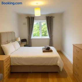 Gracepark Garden Retreat, Spacious 2BR with Balcony & Parking - Image 2