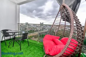 The Oula's modern 2bdr apartment,pool,gym,city view,cctv - Image 1