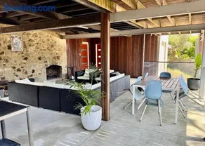 AMAZING location! 1 min stroll to Beach & Sea Views! - Image 2
