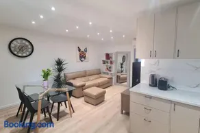 Newly renovated close to the sea - Image 4