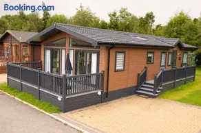 Penny Lodge with Hot Tub - Image 4