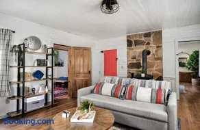 River Access W Hot Tub, Grill, Wifi, & Fire Pit! - Image 1