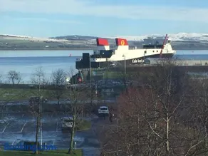 RIVER CLYDE VIEWS - PRIVATE & SPACIOUS APARTMENT - Image 3