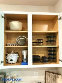 Luxury 3BR Townhome Co-Living for Travel Personnel - Image 2