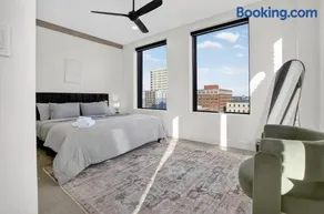 2BR Stylish Beacon Retreat in Tulsa - Image 3