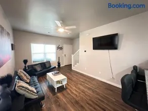 Luxury 3BR Townhome Stay - Image 1