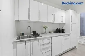 Sophisticated 1BR Near Opéra and Champs-Élysées - Image 3