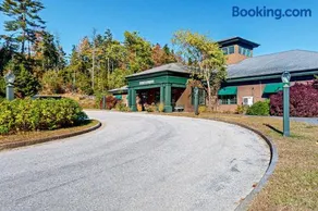 Escape to a dog-friendly cabin w/streaming, kitchen, fireplace & nature nearby - Image 1