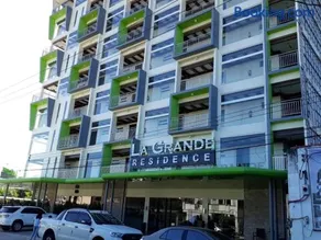 Stunning new condo in exclusive La Grande resort - Image 2