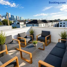Rooftop Overlooking Downtown In Law Suite Location - Image 1