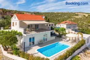 Cozy mediterranian-style villa - Image 1