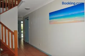 Sharon Lee 1 - Rainbow Beach - Image 4