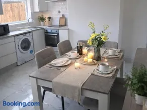 Three-Bedroom House Perfect for Contractors and Small Groups, sleeps 5 people in Durham - Image 3