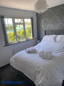 Manor Close - Image 2