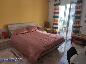 Grande chambre avec garage dans quartier historique - Image 1
