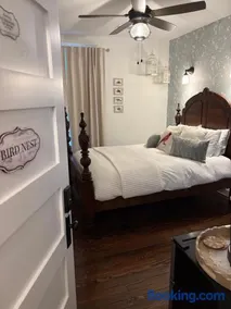 The Grand Castalian Inn Bed and Breakfast - Image 2