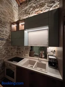 Prina Stone Retreat - Image 2