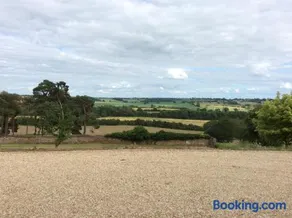 Beautiful farm house with dedicated sitting and media room for guest's use - Image 3