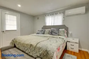 Spacious and Comfortable 1 Bed 25 km from Gillette - Image 2