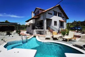 Rural villa Private pool, BBQ, court ,20' airport - Image 1