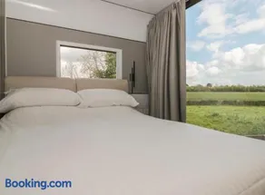 Countryside Pod Retreat - Image 3