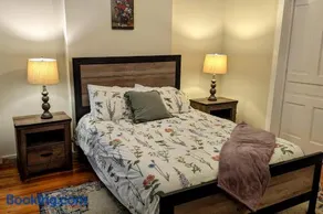 Relaxing Rustic Oasis, Unit A - 6 minute walk to Downtown! Pet-friendly & Cyclists Welcome! - Image 3
