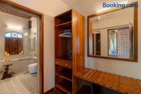 SaffronStays Vedika Heritage Verandah Room - Image 4