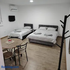 Elena Airport Apartments - Image 4
