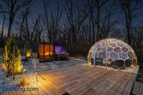 Sleeps 21! 6 Acres-Hot Tub-Sauna-Pickleball-Downtown KC in 21 min! - Image 2