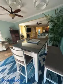 Luxurious Bayville Shores Home Close to the Beach! - Image 1