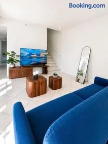 2rooms Condo w free parking fast WiFi Community pool - Image 1