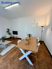 Bright and spacious apartment in the heart of Antwerp - Image 2