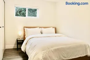 2BDR Stylish Comfort Parkside - Image 2