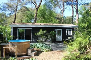 Mooi 4p Wellness chalet in het Bos met finse Sauna en Hottub - Image 1