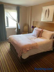 Bay Guest Lodge - Image 1