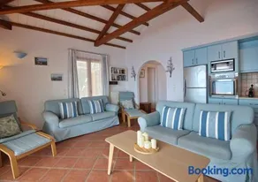 Alonissos Luxury Villa with Jacuzzi and Beach - Image 3