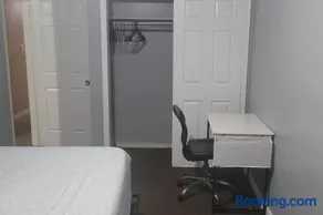 Room in a Beach House with King Size bed in a landlord hosted three bedroom apartment - Image 3