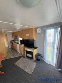 137 sealands, 3 bed, 8 berth caravan hire, ingoldmells, skegness recently modernised - Image 2