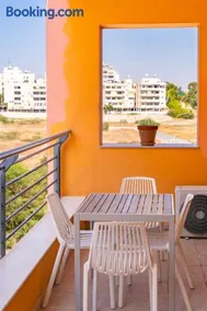 Mirabella Mackenzie 1 Bedroom Flat Near the Sea - Image 4