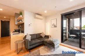 Modern 1 Bedroom Apartment in Brunswick East near CBD - Image 1
