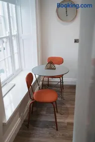 Apartment at 68 - Image 2