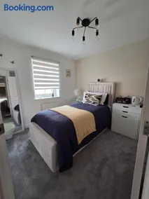 Hampton Premium Rooms Peterborough - Image 2