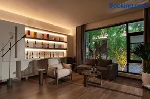 Shangri-La's Three Seasons Resort & Hotel - Image 4