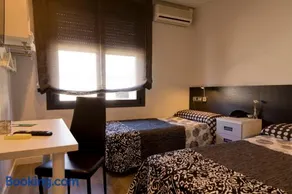 Hostal Plaza - Image 1