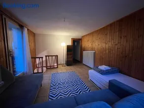 A lovely house with a garden - Image 3