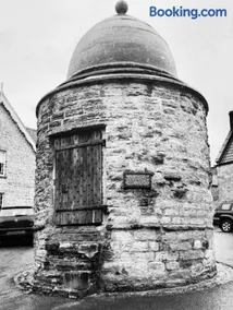 Hues - Castle Cary - Image 3
