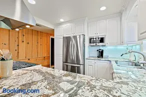 Coral Beach House - Image 2